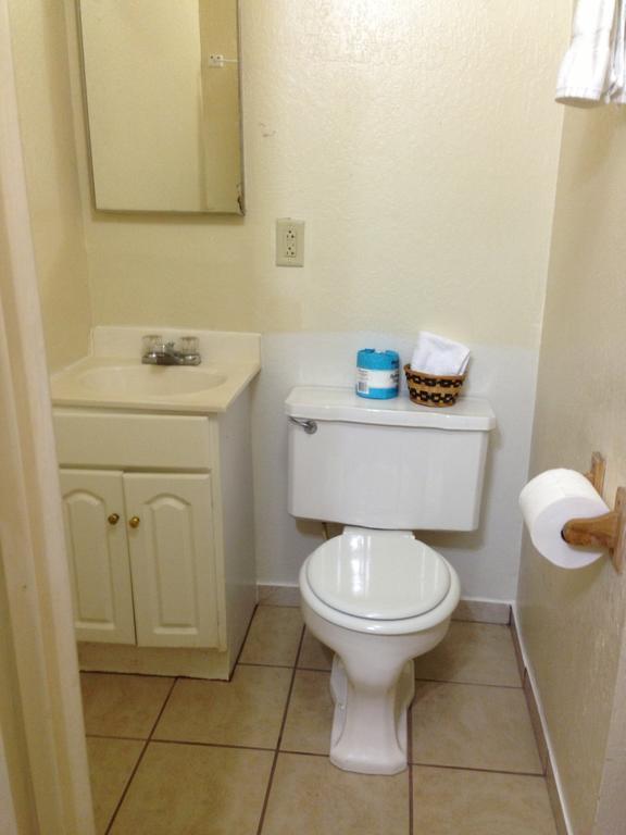 Cubical Room,669303729:JPEG